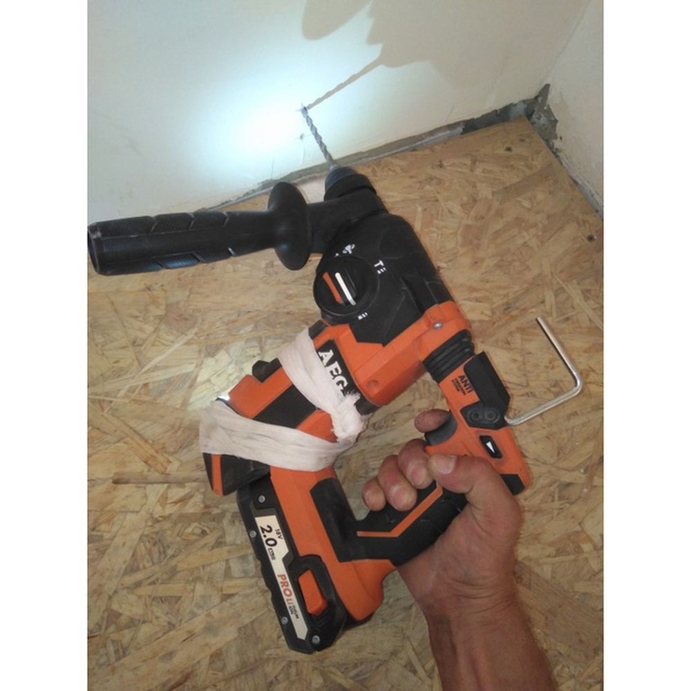 Перфоратор aeg bbh18c li-202c, аккумуляторный, ударный, 2ач, 18в. Aeg bsb18bl-0. Aeg bbh18bl запчасти. Аккумуляторный бесщеточный перфоратор bbh18bl li 502c. Аккумуляторный бесщеточный перфоратор bbh18bl li 502c.