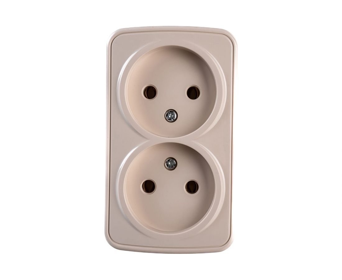 Intro polo. Розетка настенный с заземлением трехместный. Розетка двойная накладная lexman first с заземлением, цвет белый. Intro выключатель. Розетка intro polo.