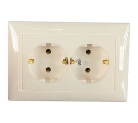 Двухместная розетка Legrand Valena 774400, с/з, белая литая 