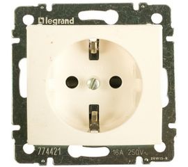 Одноместная розетка с защитными шторками и заземлением, белая Legrand Valena 774421 