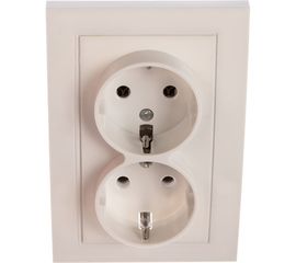 Двойная розетка с заземлением, белая UNIVersal Бриллиант 7947533 