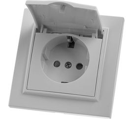 Розетка STEKKER 1-местная с/з с крышкой, 220В, 16А с защитной шторкой, серия Эрна, белая 39052 