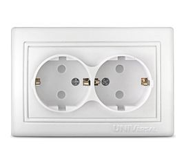 Двойная розетка с заземлением с защитными шторками, белая UNIVersal Севиль C0050 