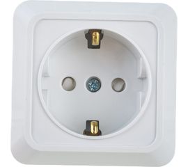 Одинарная розетка IN HOME с заземлением, со шторками BOLLETO белая накладная 7028х 4690612000954 