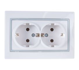 Двойная розетка Lezard MIRA, с заземлением, керамика, белый с серой вставкой 701-0215-127 