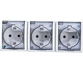 Тройная розетка с заземлением, шторками и крышкой, белая Simon 1594447-030 
