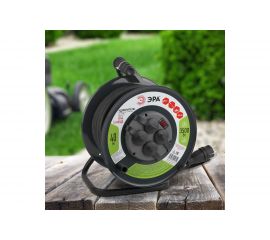 Силовой удлинитель ЭРА RMx4e s3x2.5-40m, IP44, на металлической катушке, с заземлением, 4 гнезда, 40м, КГ 3х2.5 Б0043059 