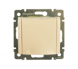 Одноместная розетка Legrand, Valena с крышкой и заземлением, крем 774322 695614 