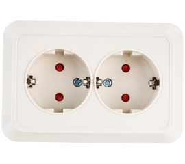 Двойная угловая розетка TDM 2П+3 открытой установки с защитными шторками IP20 250В 16А слоновая кость "Ладога" SQ1801-0243 