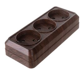 Горизонтальная 3-х местная розетка TDM 2П открытой установки IP20 10A с з/ш бук Ладога SQ1801-0325 