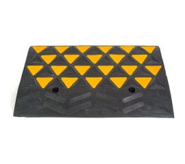 Резиновый съезд с бордюра ТЕХНОЛОГИЯ СР-150-1 средняя часть 0,6x0,15x0,36 м 00-00001648 