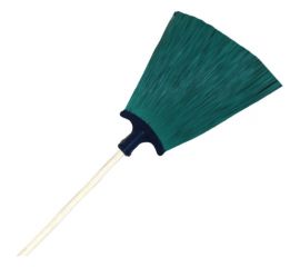 Синтетическая метла ООО Агростройлидер Гном плоская, 275x290 мм, с черенком, средняя САД-14.02.1 