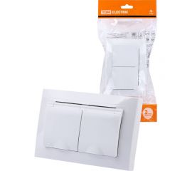 Двойная розетка TDM 2П+З с защитными шторками и крышкой 16А 250В IP44 белая Таймыр SQ1814-0076 