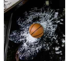Наклейка на заднее стекло SKYWAY разбитое стекло «Мяч баскетбольный» 3D цвет черный S06501003 