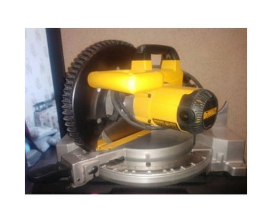 Торцовочная пила DEWALT DWS713 – изображение 4