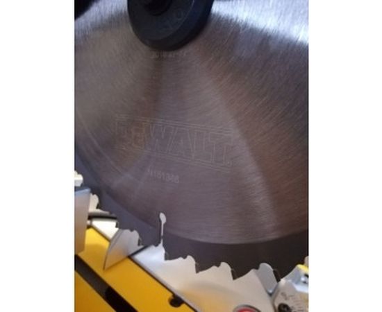 Торцовочная пила DEWALT DWS713 – изображение 8