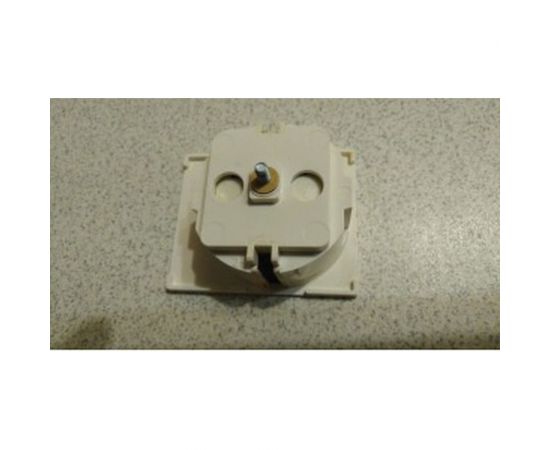 Четырехместная розетка Schneider Electric ОП Прима 16А 250В с заземлением, защ. шторка, белая опт. упак RA16-411M-B – изображение 5