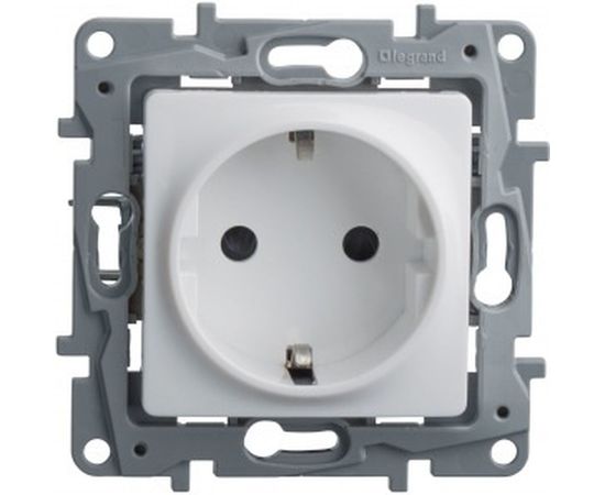 Механизм розетки Legrand 1-м СП Etika 2К+З 16 А защитные шторки с заземлением винтовые зажимы белый Leg 672222 