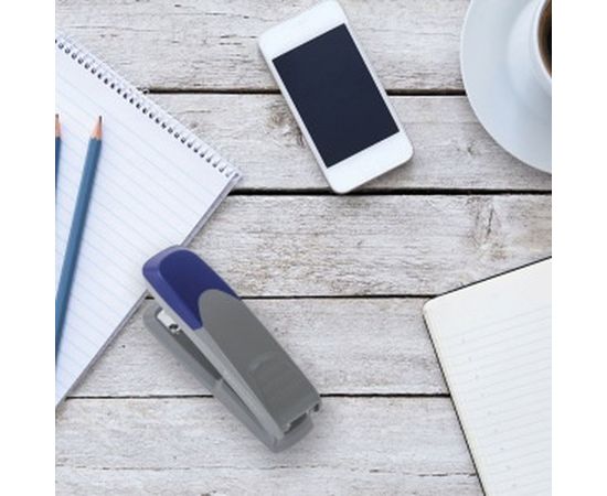 Серый степлер BRAUBERG №24/6, 26/6 Quantis 222554 – изображение 8