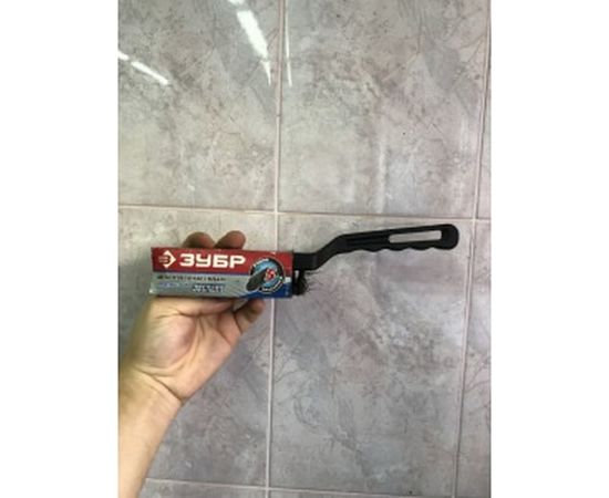 Щетка проволочная стальная большая с пластмассовой ручкой Зубр ЭКСПЕРТ 35011-5_z01 – изображение 2