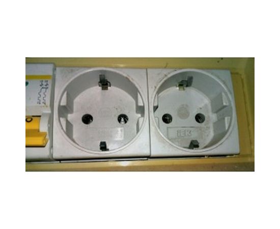 Силовая розетка IEK РАр10-3-ОП с заземляющим контактом SHUKO ИЭК MRD10-16 – изображение 3