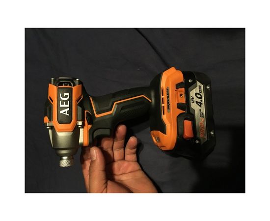 Бесщеточный аккумуляторный импульсный винтоверт BSS18SBL-0 AEG 4935472278 – изображение 5