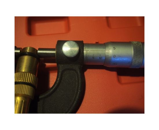 Компрессометр с набором насадок для бензиновых ДВС AV Steel, AV-925001 – изображение 2