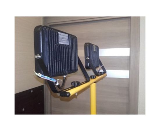 Штатив переносной для двух прожекторов с сумкой СВЕТОЗАР 56922-B – изображение 3