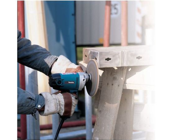 Полировальная шлифмашина Makita GV7000C – изображение 2