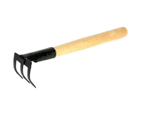 Прямые 3-х зубые грабли с черенком Gigant GP03 