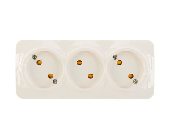 Трехместная розетка IONICH б/з, о/у, 16А, 220В, белая еврослот 1445 – изображение 2