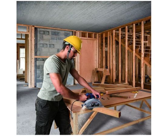 Циркулярная пила BOSCH GKS 140 06016B3020 – изображение 4