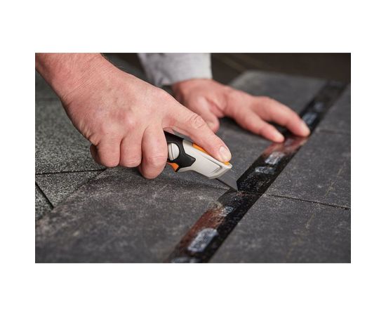 Строительный нож с фиксированным сменным лезвием Fiskars CarbonMax 1027222 – изображение 3