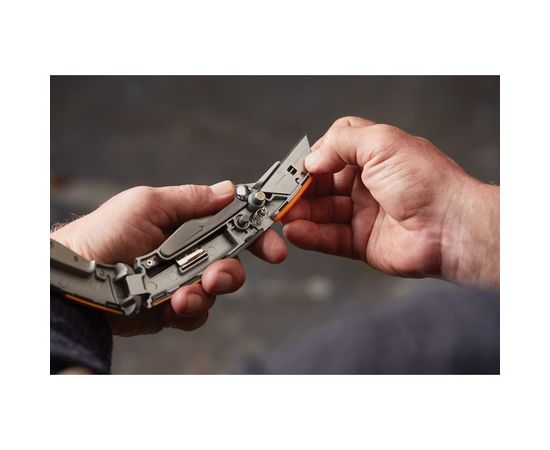 Строительный нож с фиксированным сменным лезвием Fiskars CarbonMax 1027222 – изображение 2