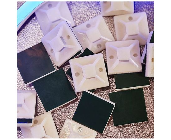 Самоклеящаяся площадка REXANT 20x20 мм, белая, 100 шт. 07-2020 – изображение 3