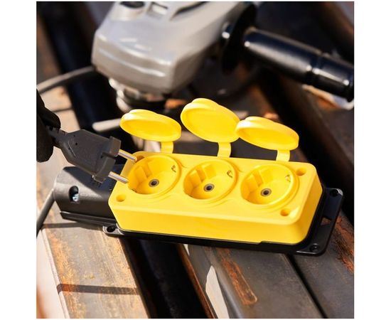 Трехместная розетка REXANT влагозащищенная, с заземлением, 16 А, IP54, каучук желтая 111-126 – изображение 4