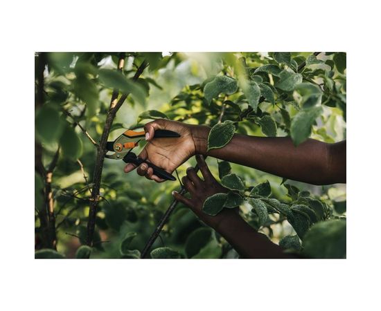 Плоскостной металлический секатор Fiskars Solid P331 1057163 – изображение 2