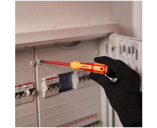 Шлицевая отвертка электрика REXANT SL 3х75 мм 12-4711 – изображение 2