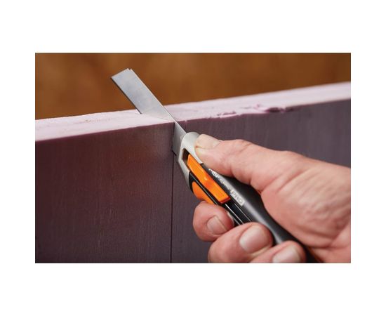 Строительный нож с выдвижным сменным лезвием Fiskars 18мм CarbonMax 1027227 – изображение 5