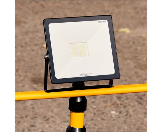 Светодиодный прожектор REXANT, 50 Вт 200–260В IP65 4000 лм 6500 K холодный свет 605-004 – изображение 4