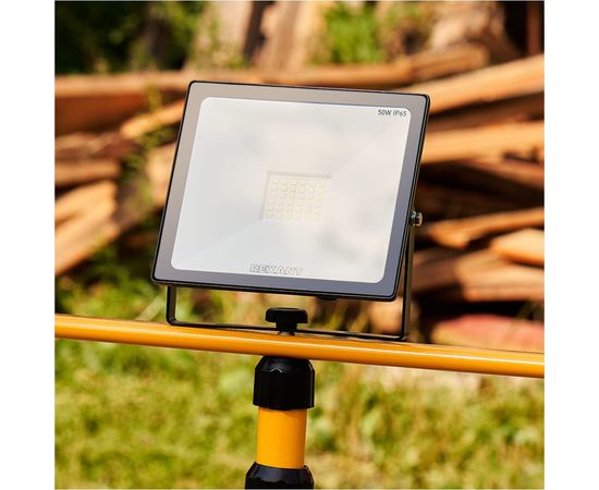 Светодиодный прожектор REXANT, 50 Вт 200–260В IP65 4000 лм 6500 K холодный свет 605-004 – изображение 3