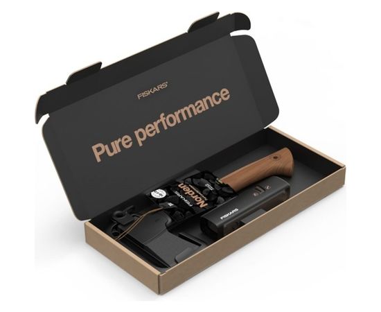 Набор Fiskars: топор универсальный Norden N7 NC COC 021366 FSC Mix + точилка 1051146 