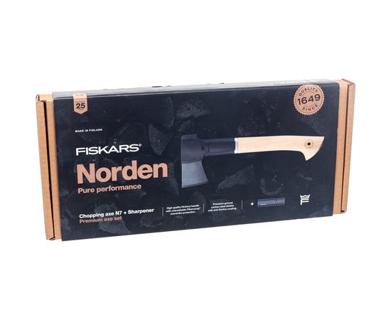 Набор Fiskars: топор универсальный Norden N7 NC COC 021366 FSC Mix + точилка 1051146 – изображение 3