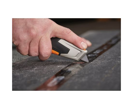 Строительный нож с выдвижным сменным лезвием Fiskars CarbonMax 1027223 – изображение 4
