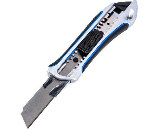 Металлический обрезиненный нож с автостопом Зубр Титан-А, сегмент, лезвия 18 мм, Профессионал 09177_z02 – изображение 3