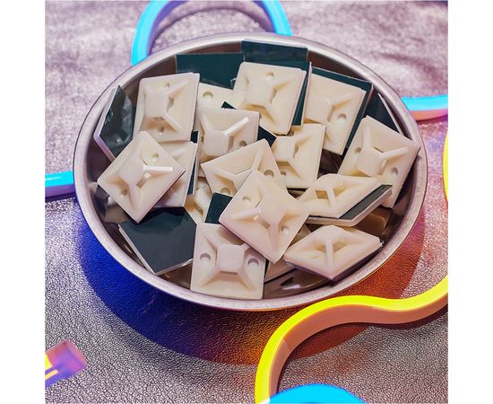 Самоклеящаяся площадка REXANT 30x30 мм, белая, упаковка 100 шт. 07-2030 – изображение 4