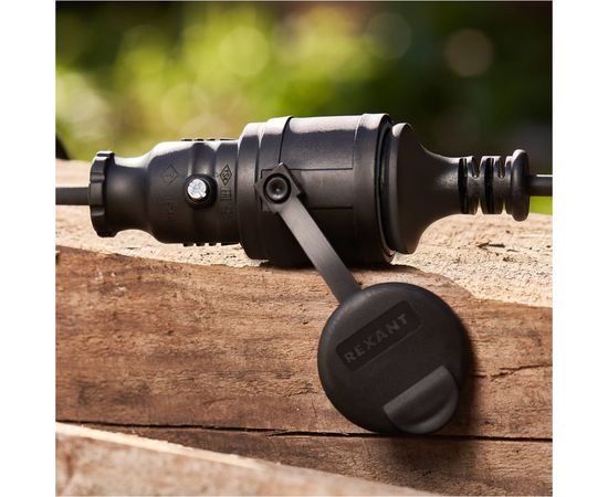 Переносная розетка REXANT влагозащищенная с крышкой, с/з, 16 А, IP44 каучук 111-004 – изображение 10