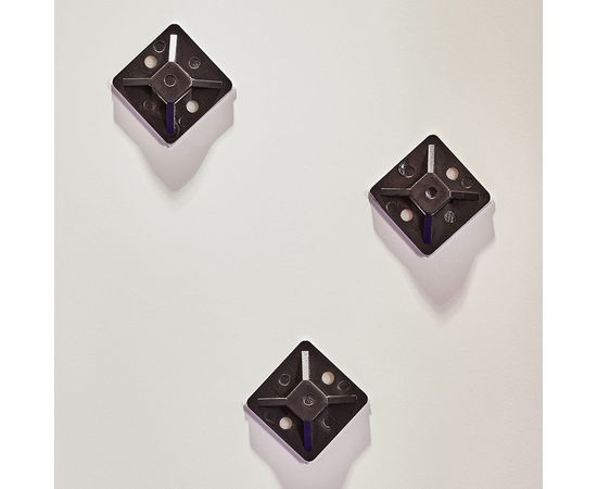 Самоклеящаяся площадка REXANT 25x25 мм, черная, упаковка 100 шт. 07-2026 – изображение 4