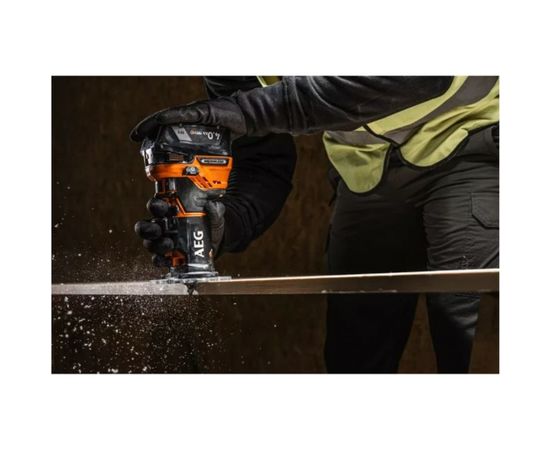 Аккумуляторный кромочный фрезер AEG BOF18BL2-0 4935479163 – изображение 6