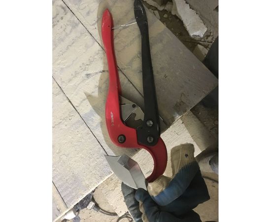 Двуручные ножницы Зубр Мастер 23703-63 для пластиковых труб максимальный d=63 мм – изображение 7